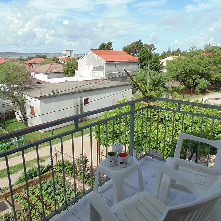 Apartments Cico Starigrad Paklenica Bagian luar foto