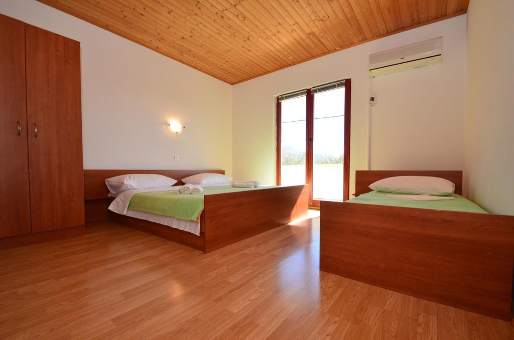 Apartments Cico Starigrad Paklenica Bagian luar foto