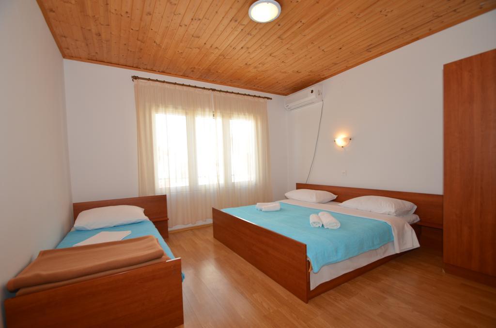 Apartments Cico Starigrad Paklenica Bagian luar foto