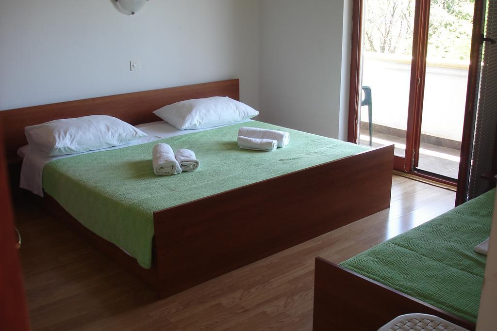 Apartments Cico Starigrad Paklenica Bagian luar foto