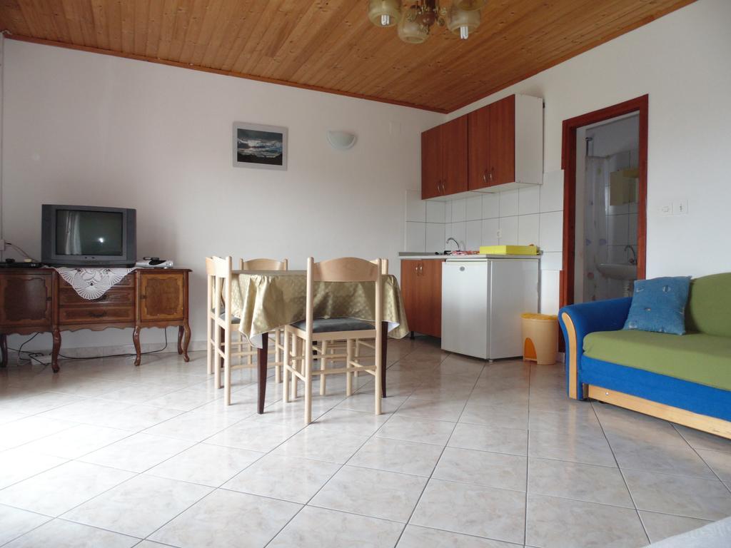 Apartments Cico Starigrad Paklenica Bagian luar foto