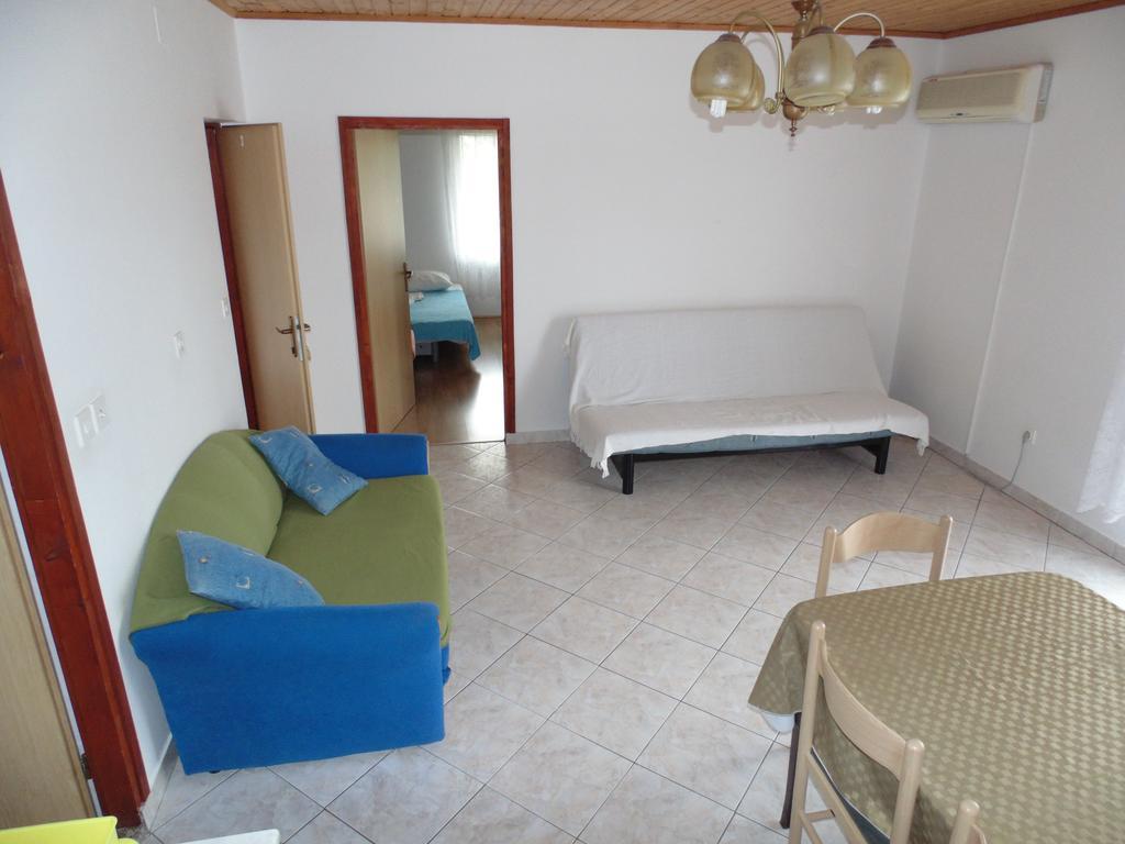 Apartments Cico Starigrad Paklenica Bagian luar foto