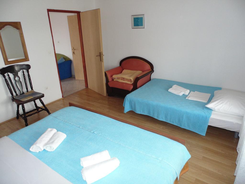 Apartments Cico Starigrad Paklenica Bagian luar foto