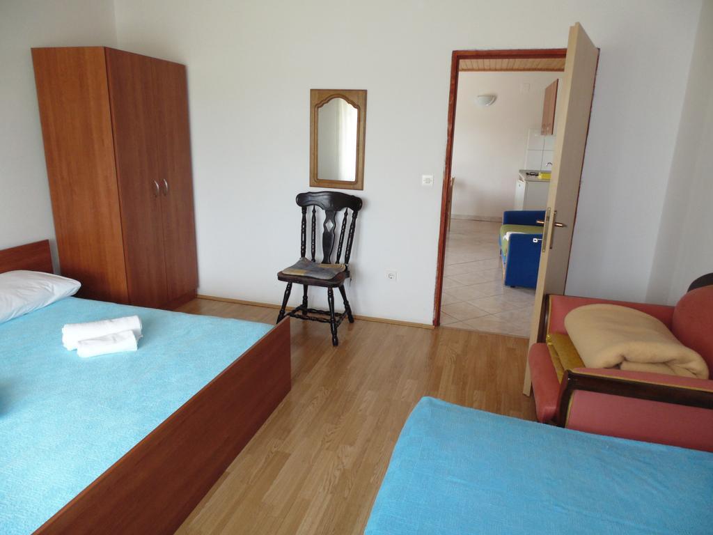 Apartments Cico Starigrad Paklenica Bagian luar foto